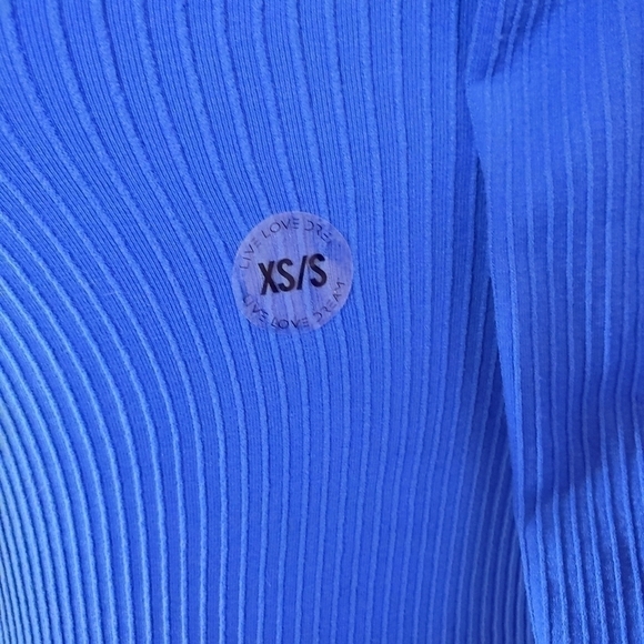 𝅺LIVE Love Dream Long Sleeve Snip Tease Top Sz. XS - Picture 7 of 8